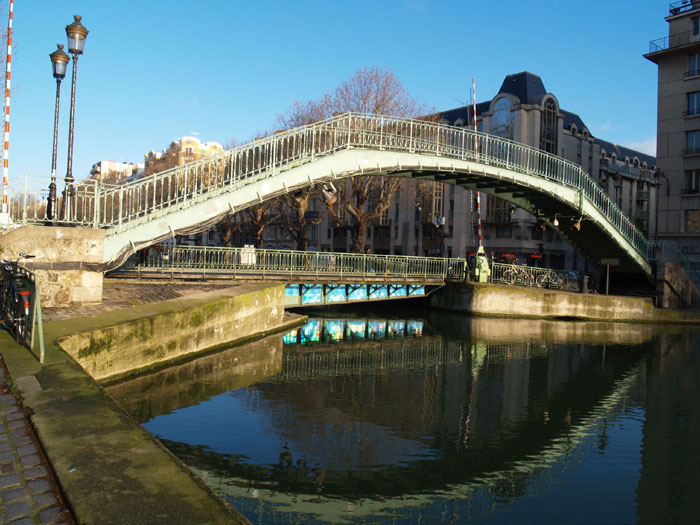 パリ人気モデルコースの観光スポット：サン・マルタン運河の太鼓橋