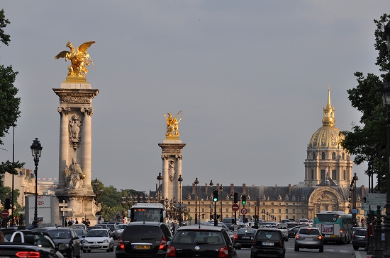 パリの観光地：アレクサンドル3世橋