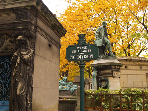 パリ観光地：ペール・ラシェーズ墓地
