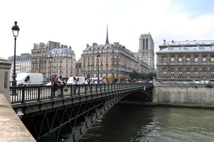 パリ観光地：アルコル橋