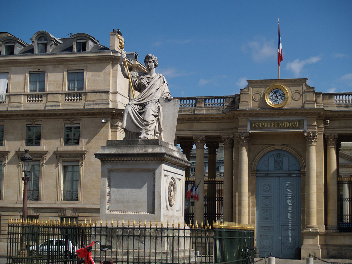 パリ観光地：ブルボン宮（国民議会）