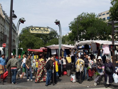 パリの観光地：ベルヴィルの朝市