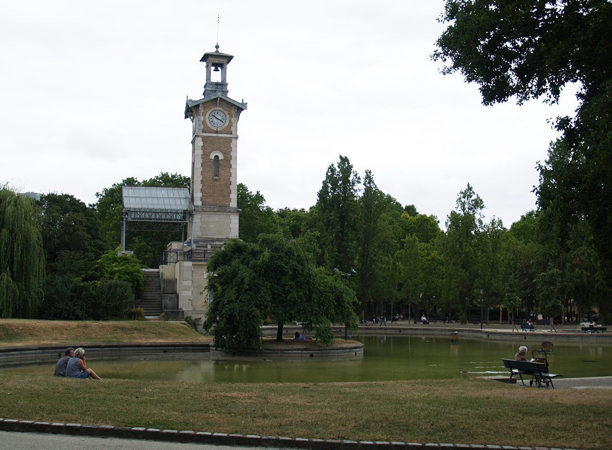 パリ観光地：ジョルジュ・ブラッサンス公園