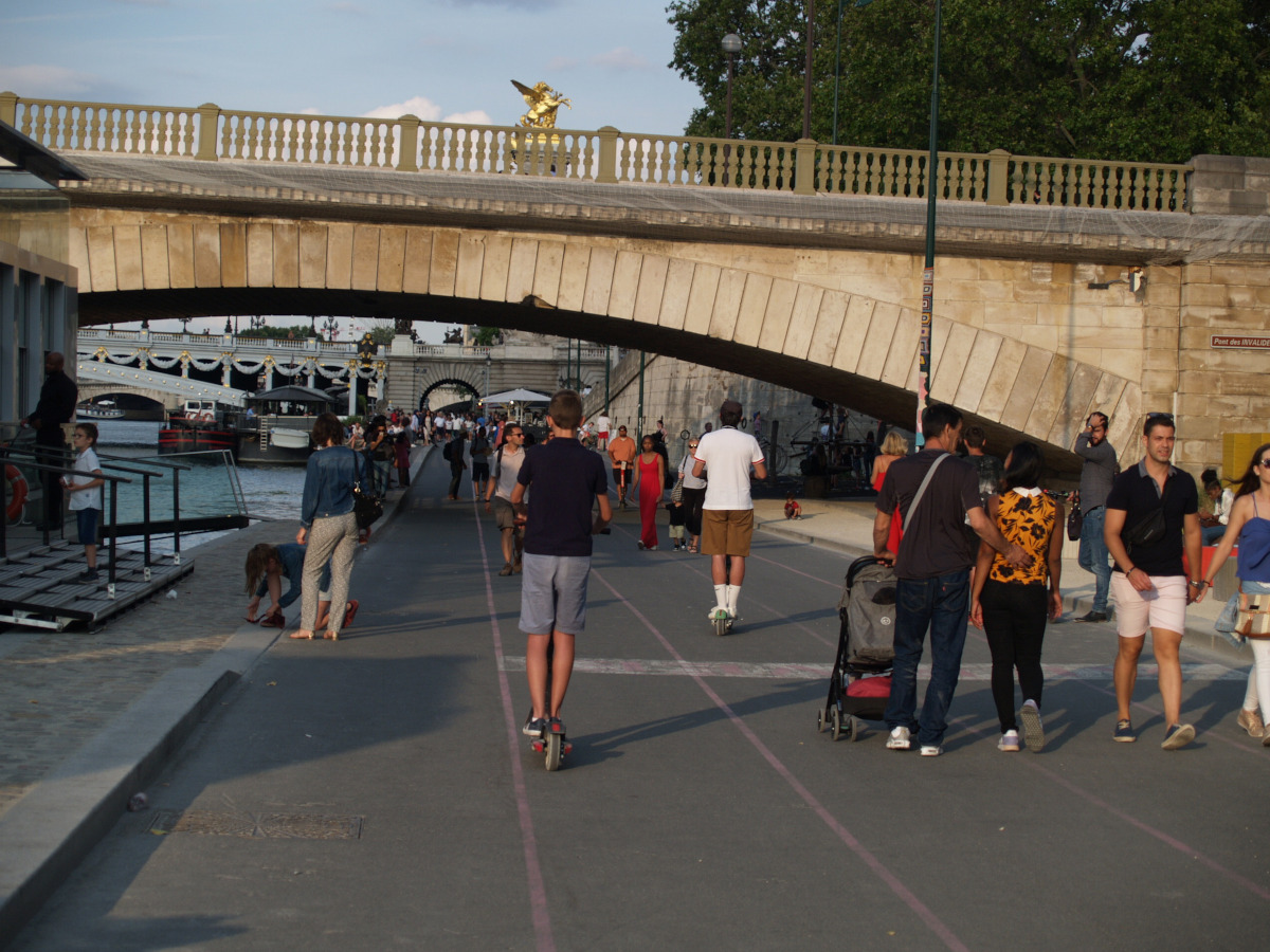 パリ観光地：アンヴァリッド橋