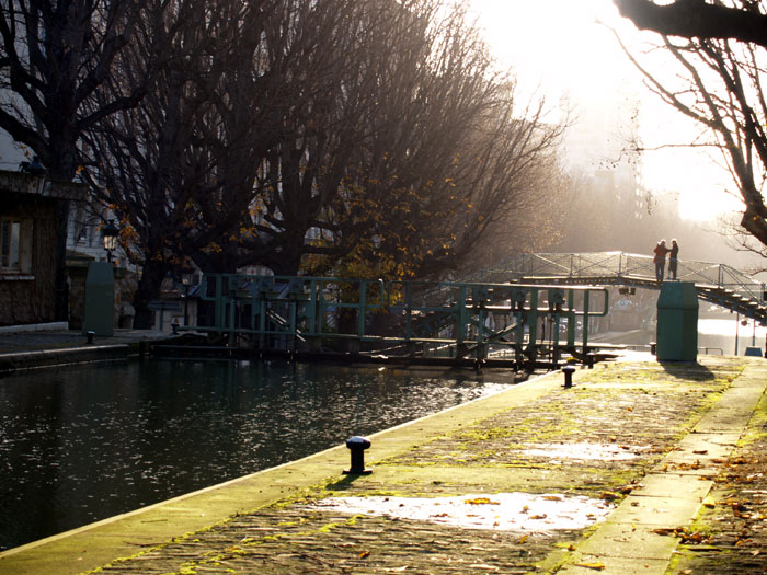 パリ人気観光エリア：サン・マルタン運河