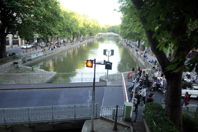 パリ人気エリア：サン・マルタン運河