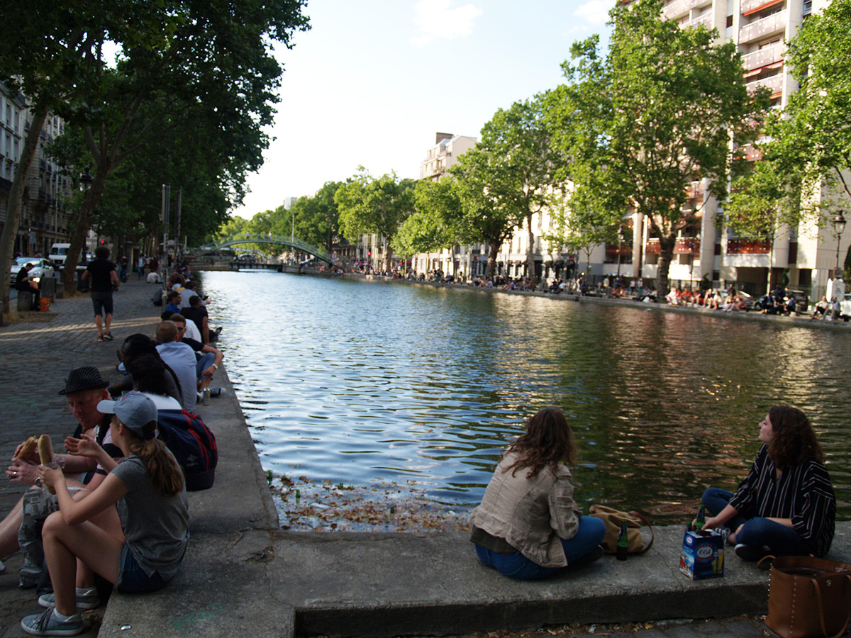 パリ人気モデルコースの観光スポット：サン・マルタン運河