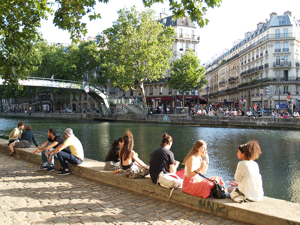 パリの人気エリア：サンマルタン運河