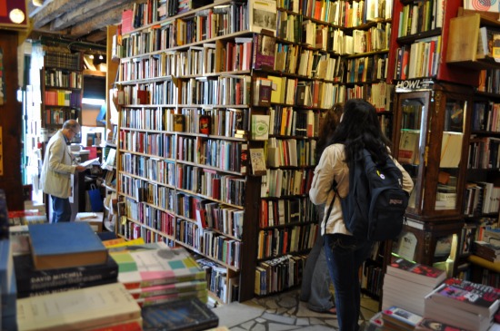パリ文学スポット：シェイクスピア・アンド・カンパニー書店