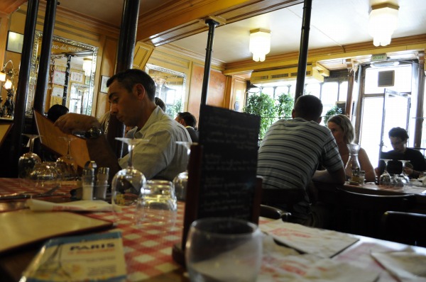 パリのカフェ：ポリドール