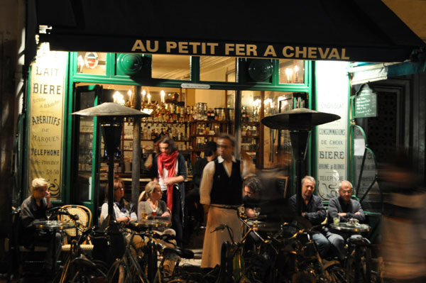 パリのカフェ：オ・プティ・フェル・ア・シュヴァル