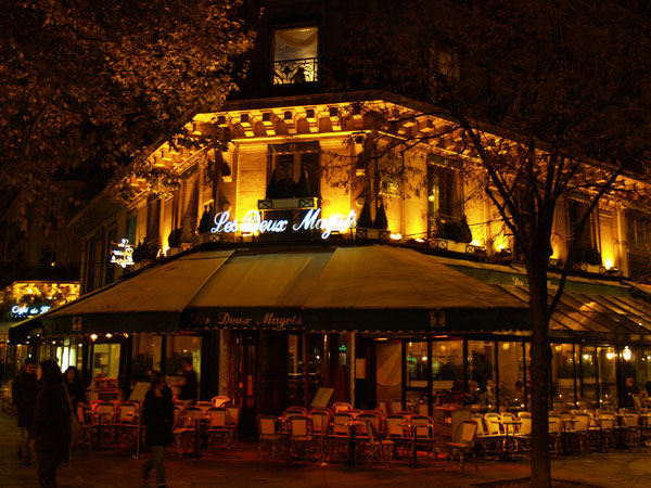 パリのカフェ・ブラッスリー：ドゥ・マゴ