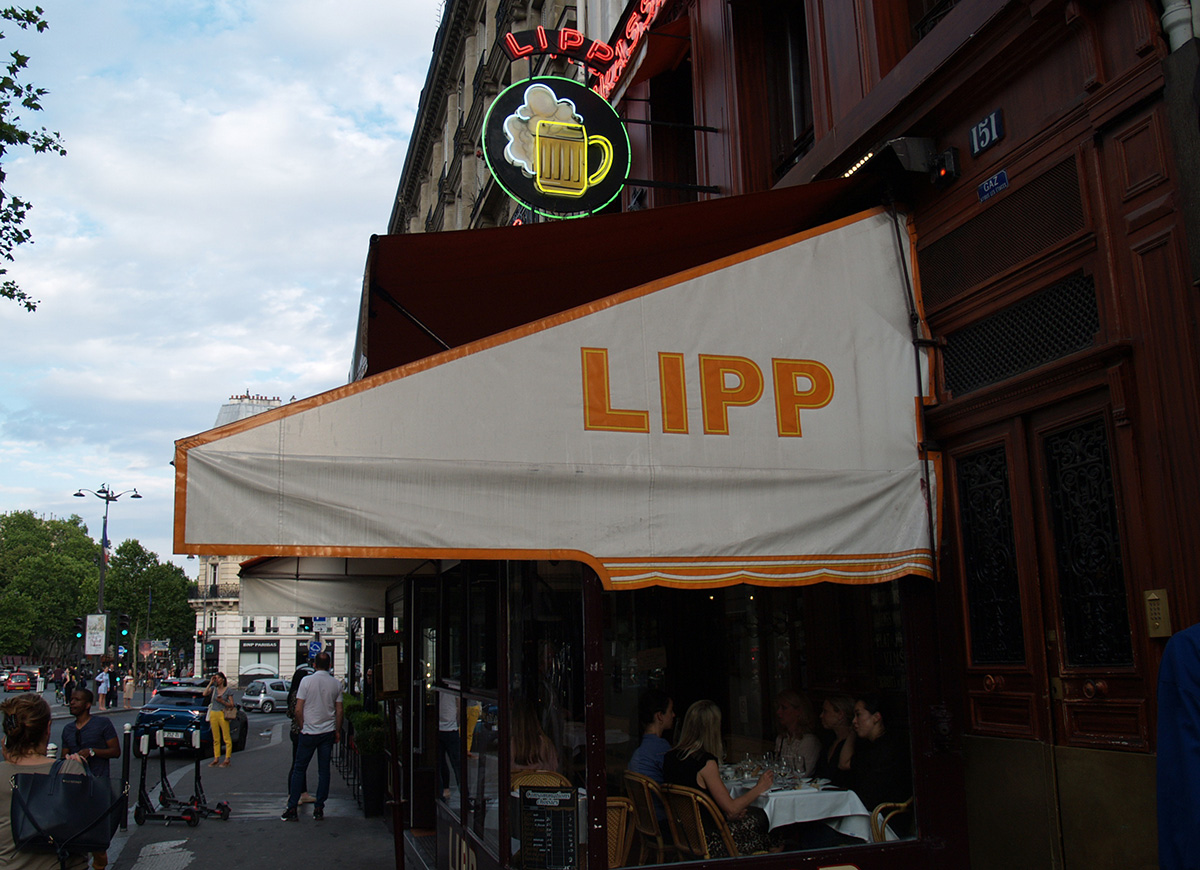 パリのカフェ：ブラッスリー・リップ（外観）