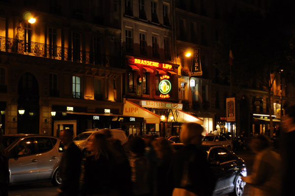パリのカフェ：ブラッスリー・リップ（夜の外観）