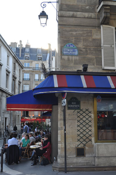 パリのカフェ：ル・ボナパルト