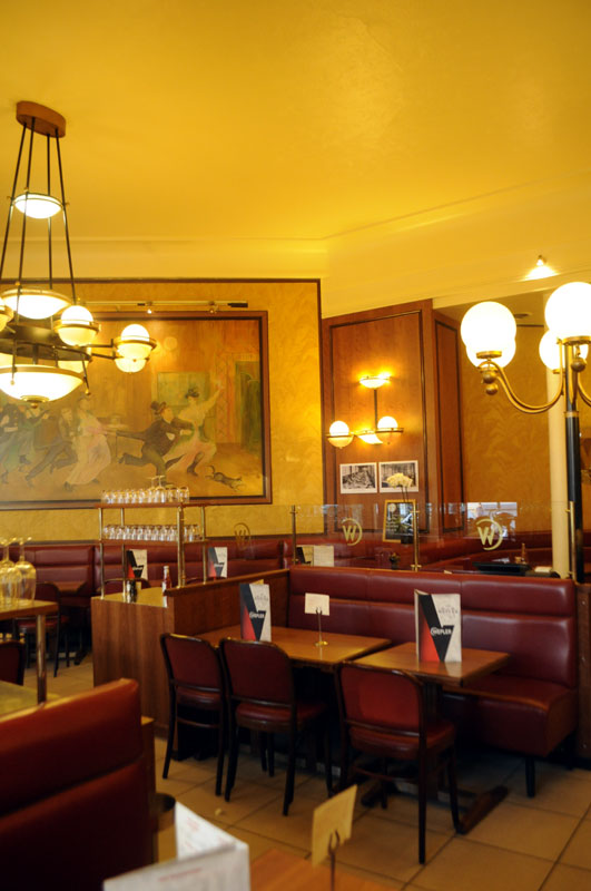 パリのカフェ：ブラッスリー・ウェプレール