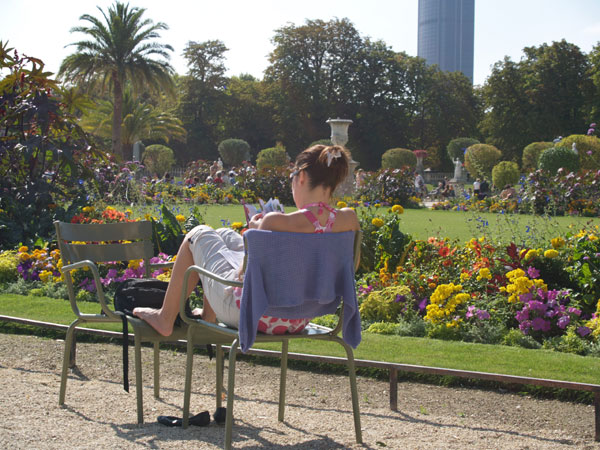 パリの文化・社会・歴史：パリの公園の椅子
