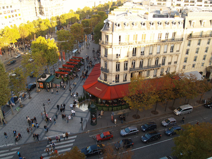 パリの通り：シャンゼリゼ通り