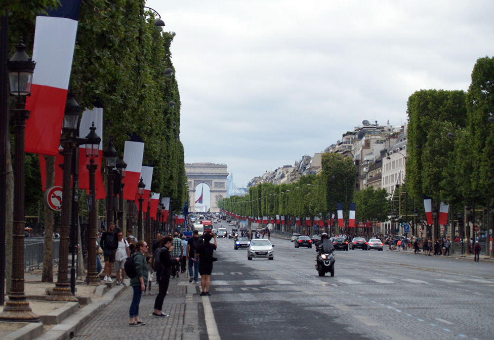 パリの通り：シャンゼリゼ通り