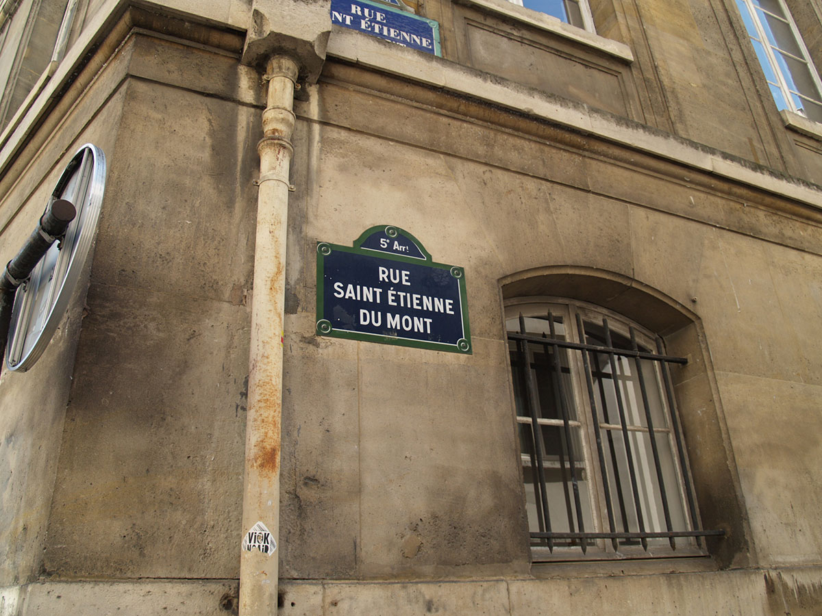 パリの通り：サン・テティエンヌ・デュ・モン通り