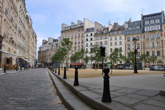 パリおすすめコースの観光地：ドフィーヌ広場