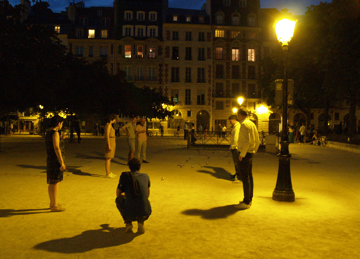 パリ観光地：ドフィーヌ広場