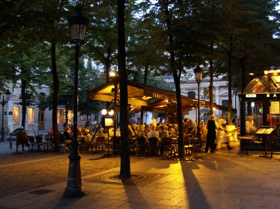 パリ観光地：ソルボンヌ広場