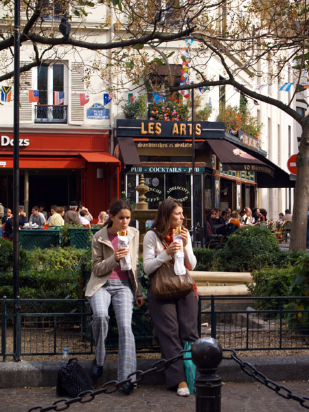パリ観光地：コントレスカルプ広場