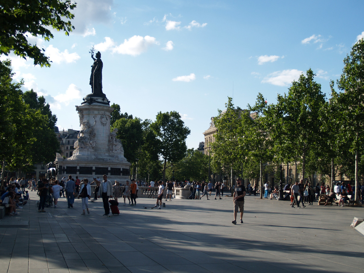 パリ観光地：レピュブリック広場