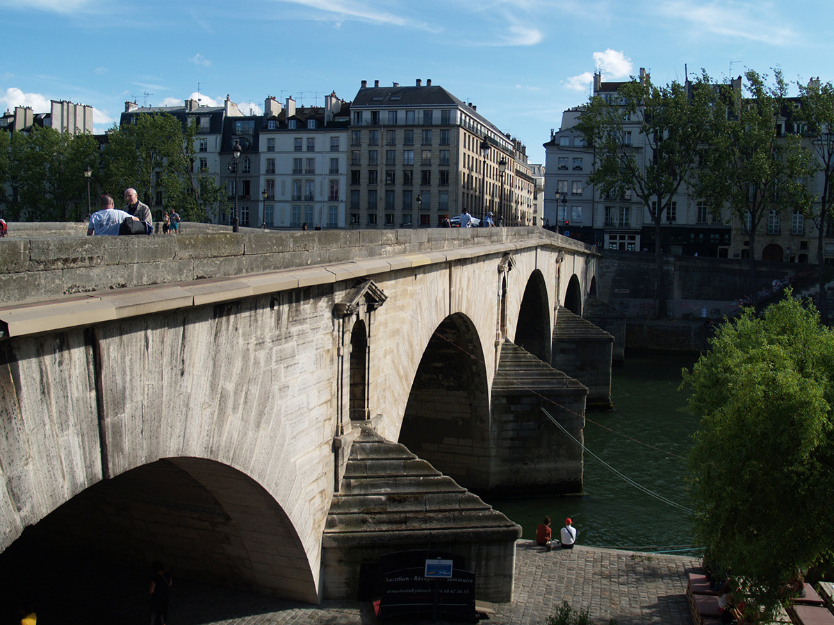 パリ観光地：マリー橋（ポン・マリー）