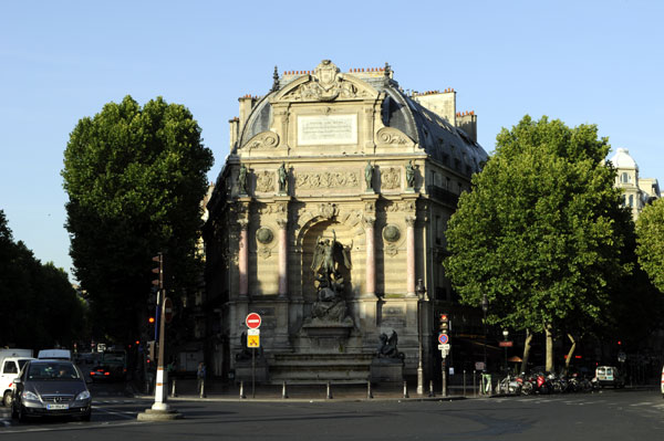 パリおすすめコースの観光地：サン＝ミッシェル広場