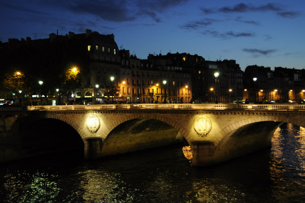 パリの観光地：両替橋
