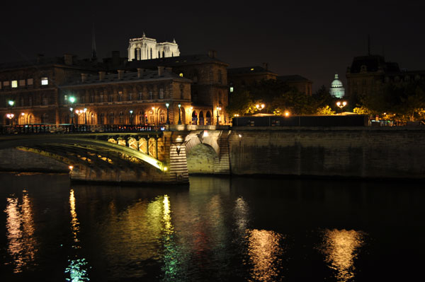 パリ観光地：ノートル・ダム橋