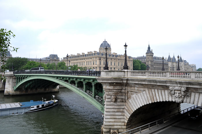 パリ観光地：ノートル・ダム橋