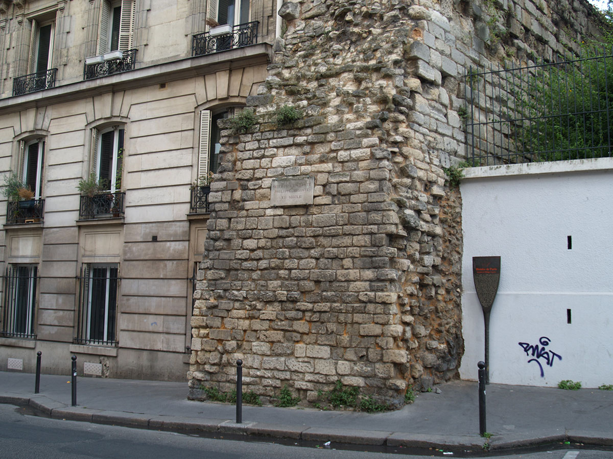 パリ観光地：フィリップ・オーギュストの城壁