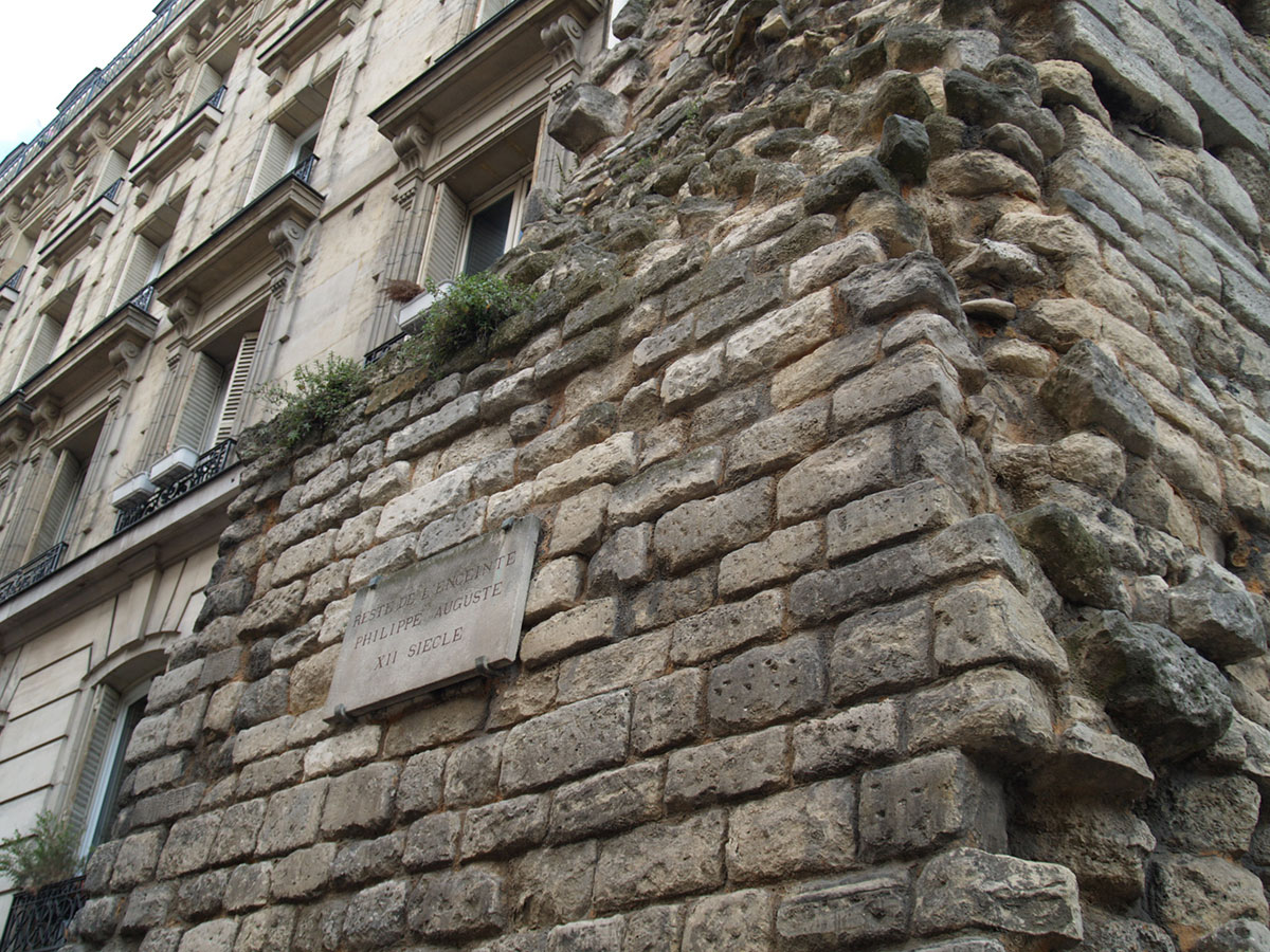 パリ観光地：フィリップ・オーギュストの城壁