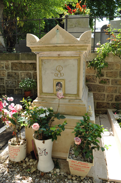 パリ観光地：モンマルトル墓地