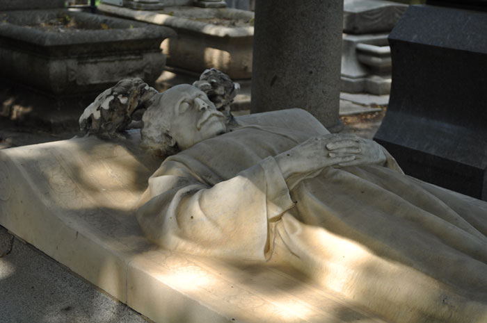 パリ観光地：モンマルトル墓地