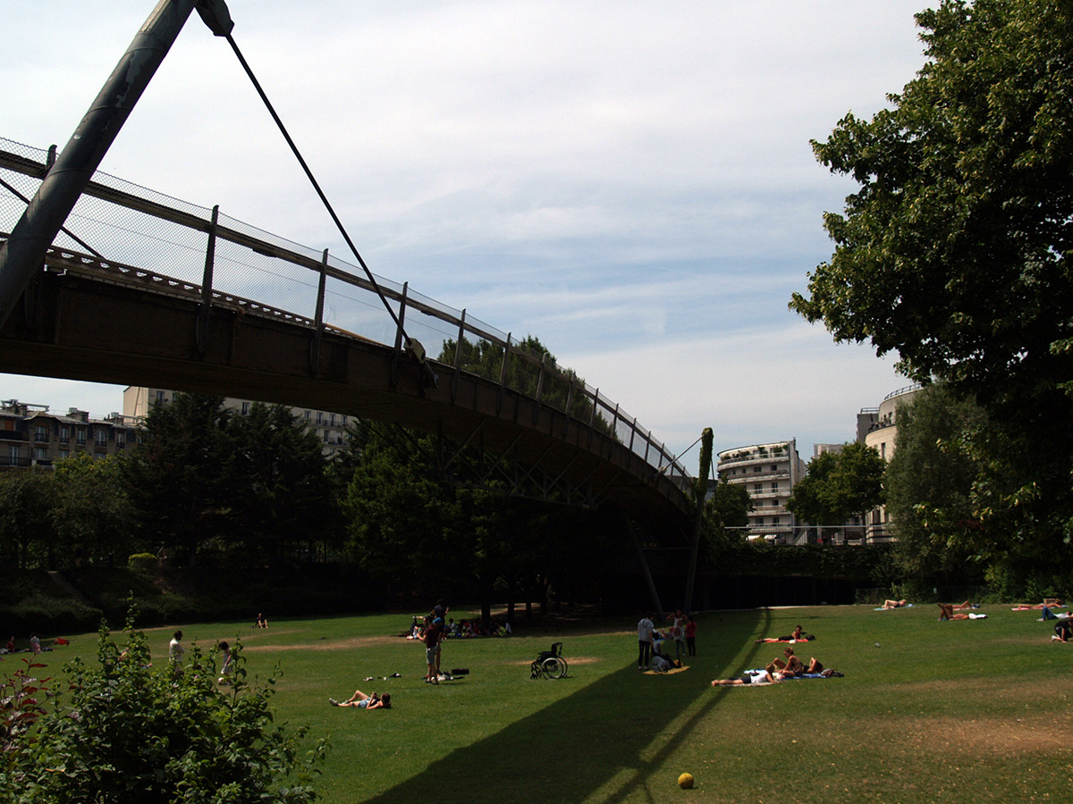 パリ観光地：ルイイ・ポール・ペルナン公園