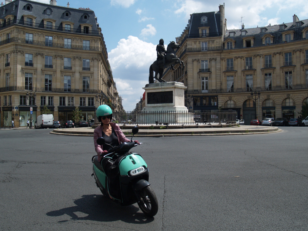 パリの観光地：ヴィクトワール広場