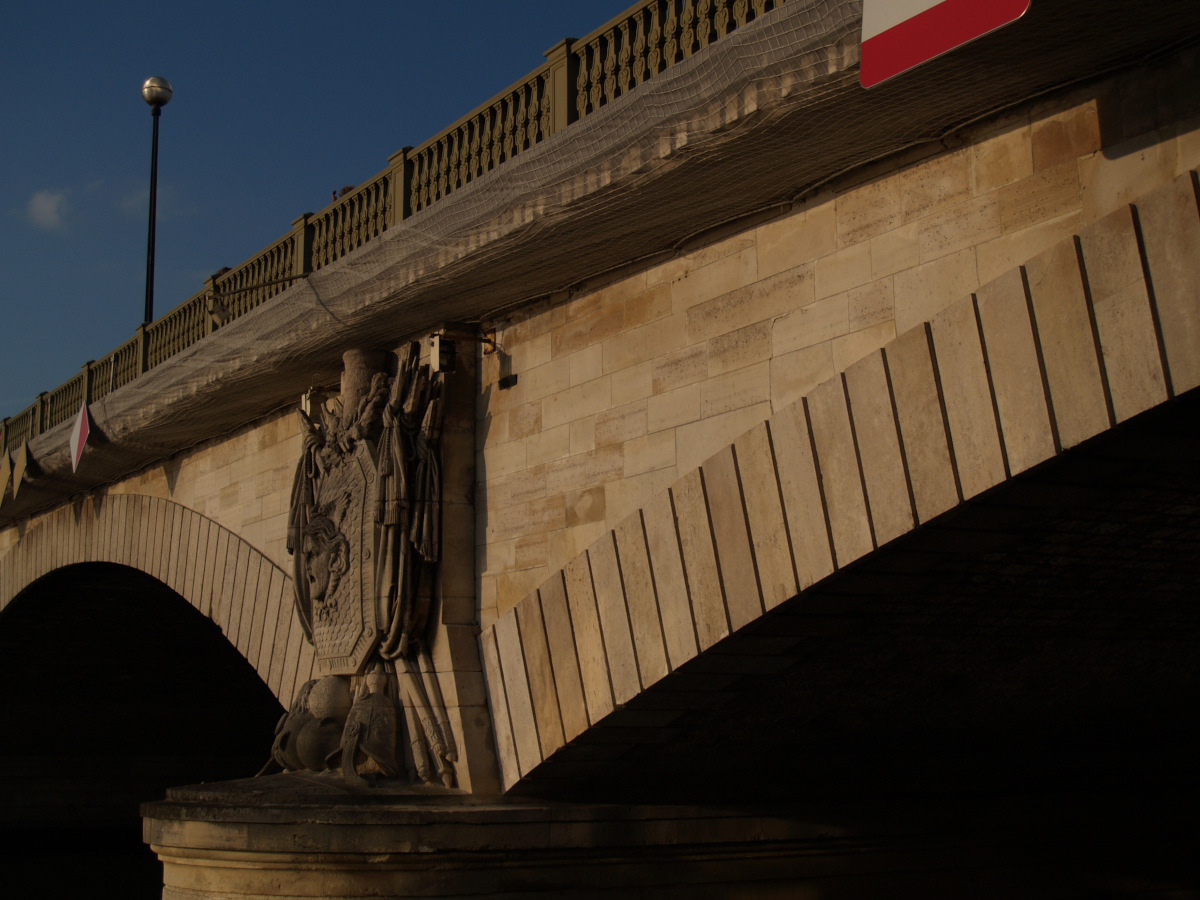 パリ観光地：アンヴァリッド橋
